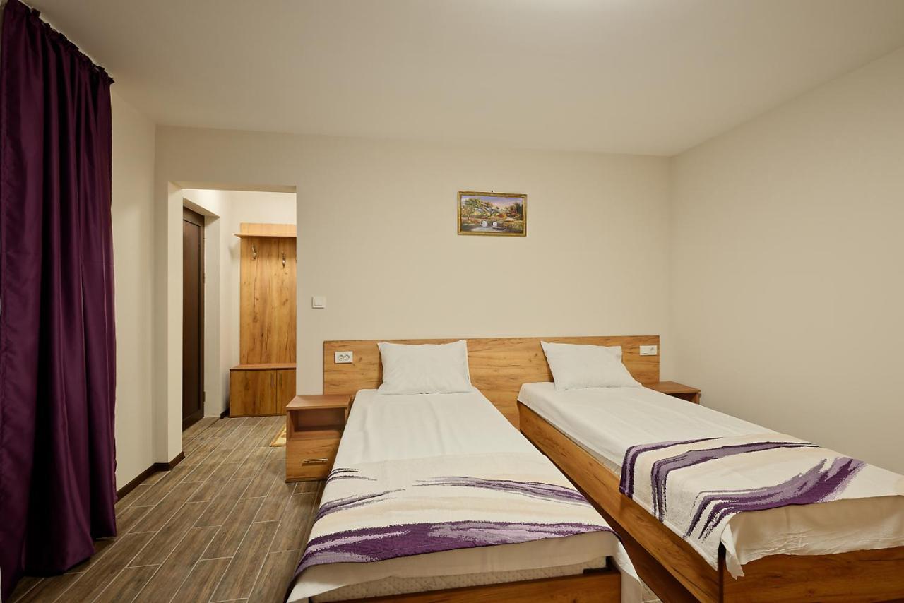 Hotel Комплекс Колонада Chisarja Exteriér fotografie