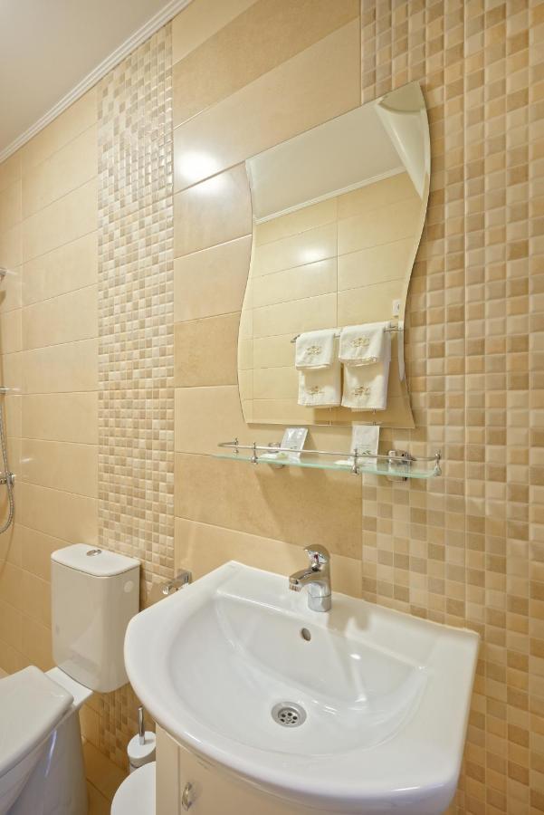Hotel Комплекс Колонада Chisarja Exteriér fotografie