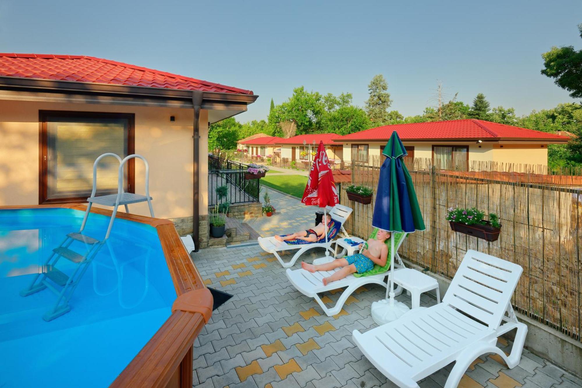 Hotel Комплекс Колонада Chisarja Exteriér fotografie