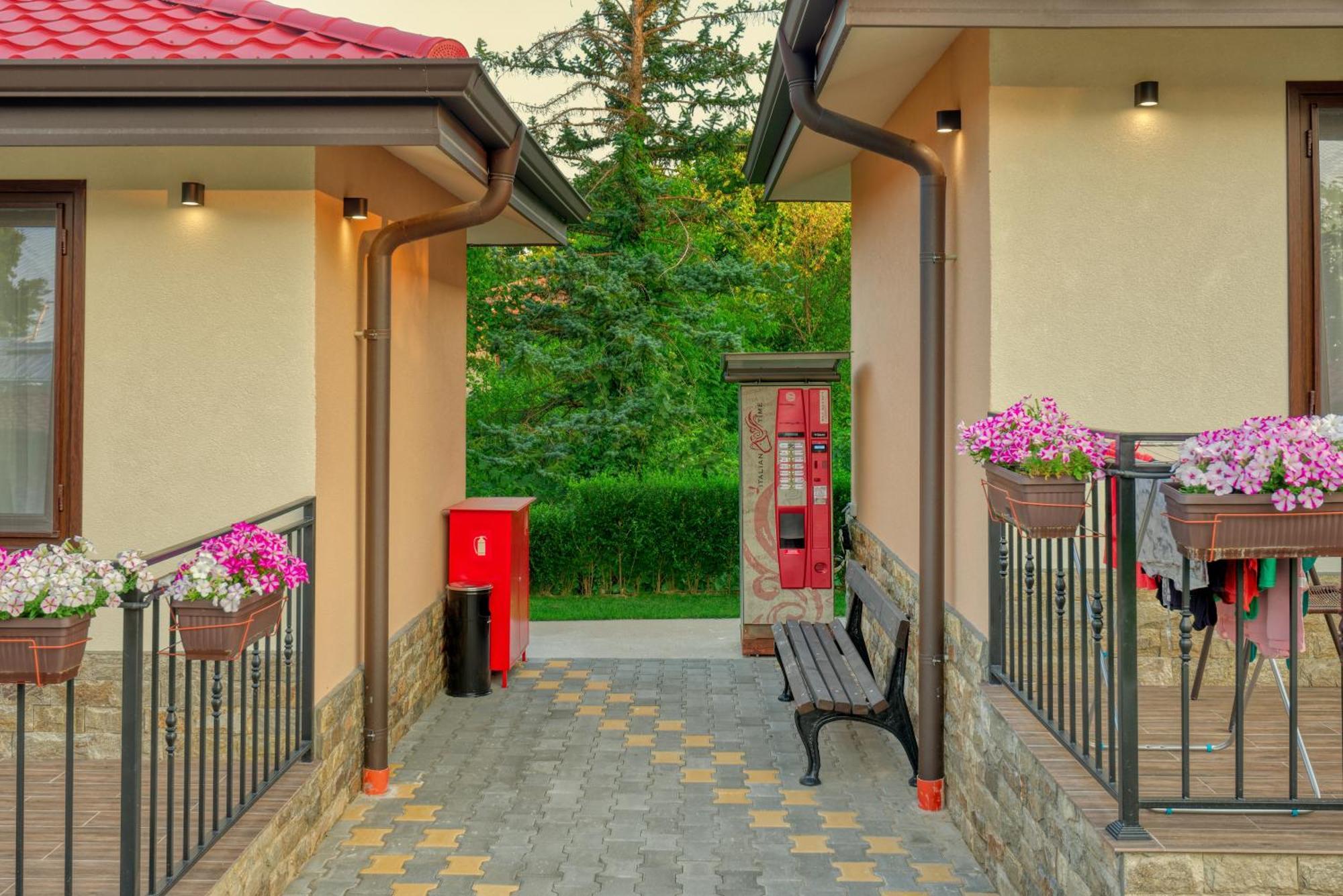 Hotel Комплекс Колонада Chisarja Exteriér fotografie